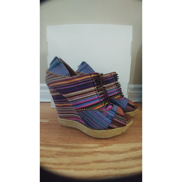 Funky multi-colored Wedges. - Picture 3 of 4
